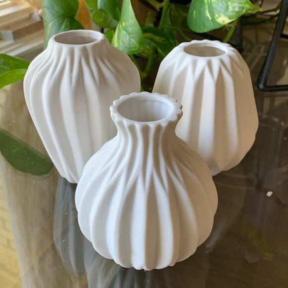 Set of 3 CERAMIC VASES White Textured Ceramic Bud/Stem/Shelf Vases NEW - Picture 2 of 11